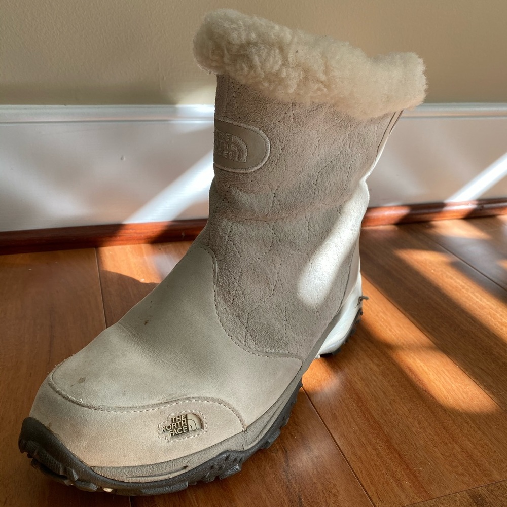 North Face white snowboots